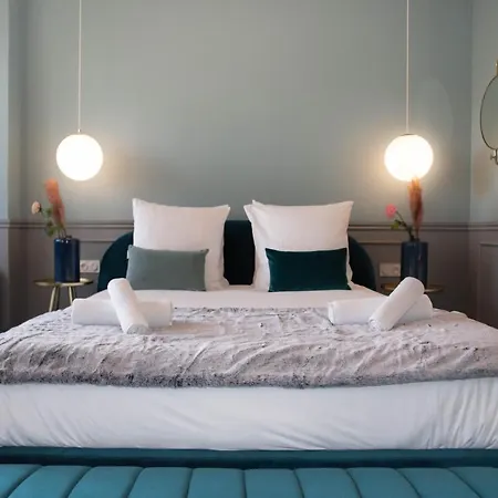 The Parisian Blue Eiffel Tower Παρίσι