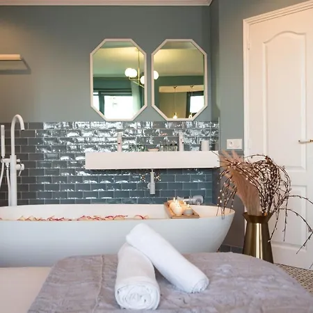 Апартаменты The Parisian Blue Eiffel Tower Париж